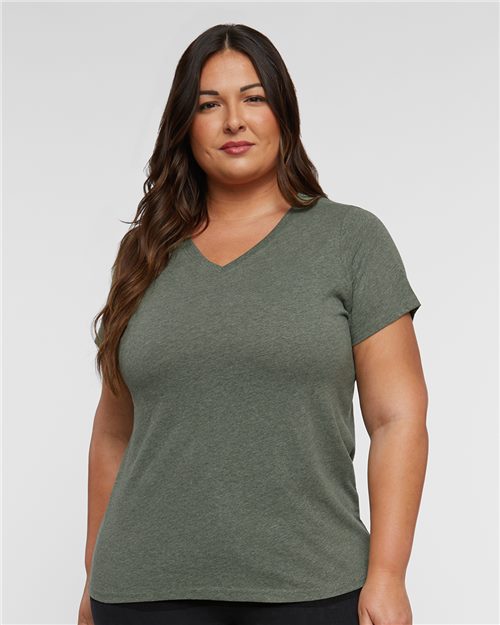Women’s Curvy V-Neck T-Shirt